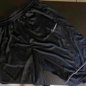 Mens Nike athletic short.